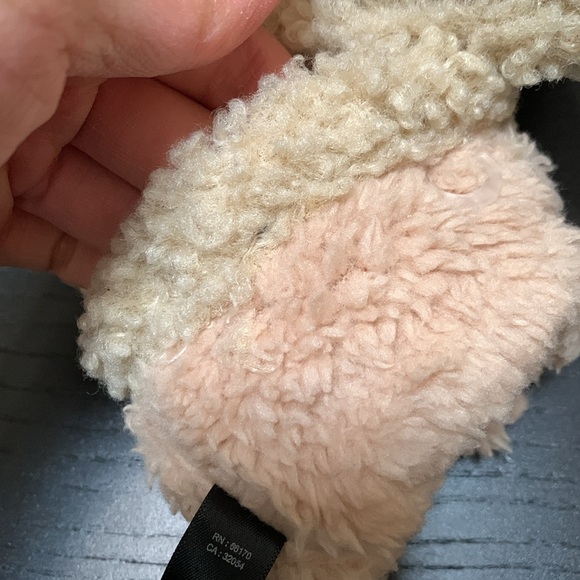 NWT UO faux sherpa mittens - Picture 3 of 5